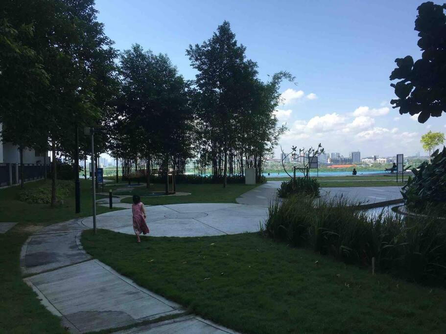 Homenest Jb City Poolview Suite By Cozy Home Джохор Бахру Екстериор снимка
