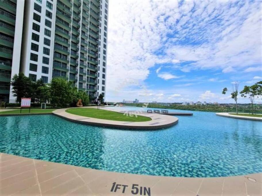Homenest Jb City Poolview Suite By Cozy Home Джохор Бахру Екстериор снимка