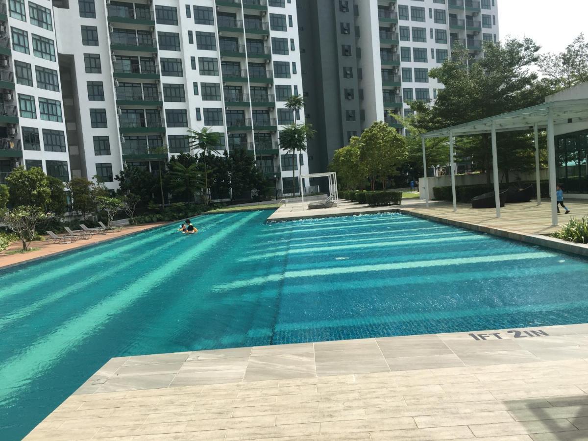 Homenest Jb City Poolview Suite By Cozy Home Джохор Бахру Екстериор снимка