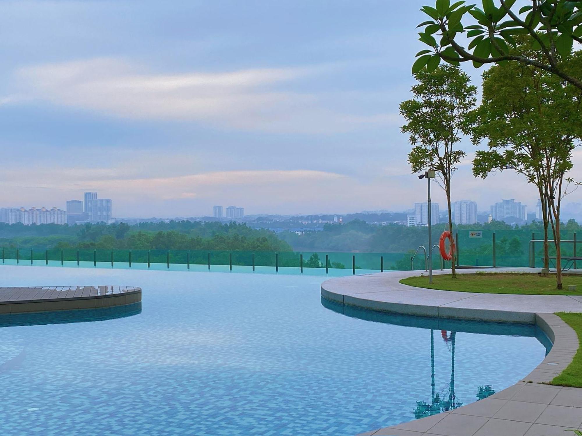 Homenest Jb City Poolview Suite By Cozy Home Джохор Бахру Екстериор снимка