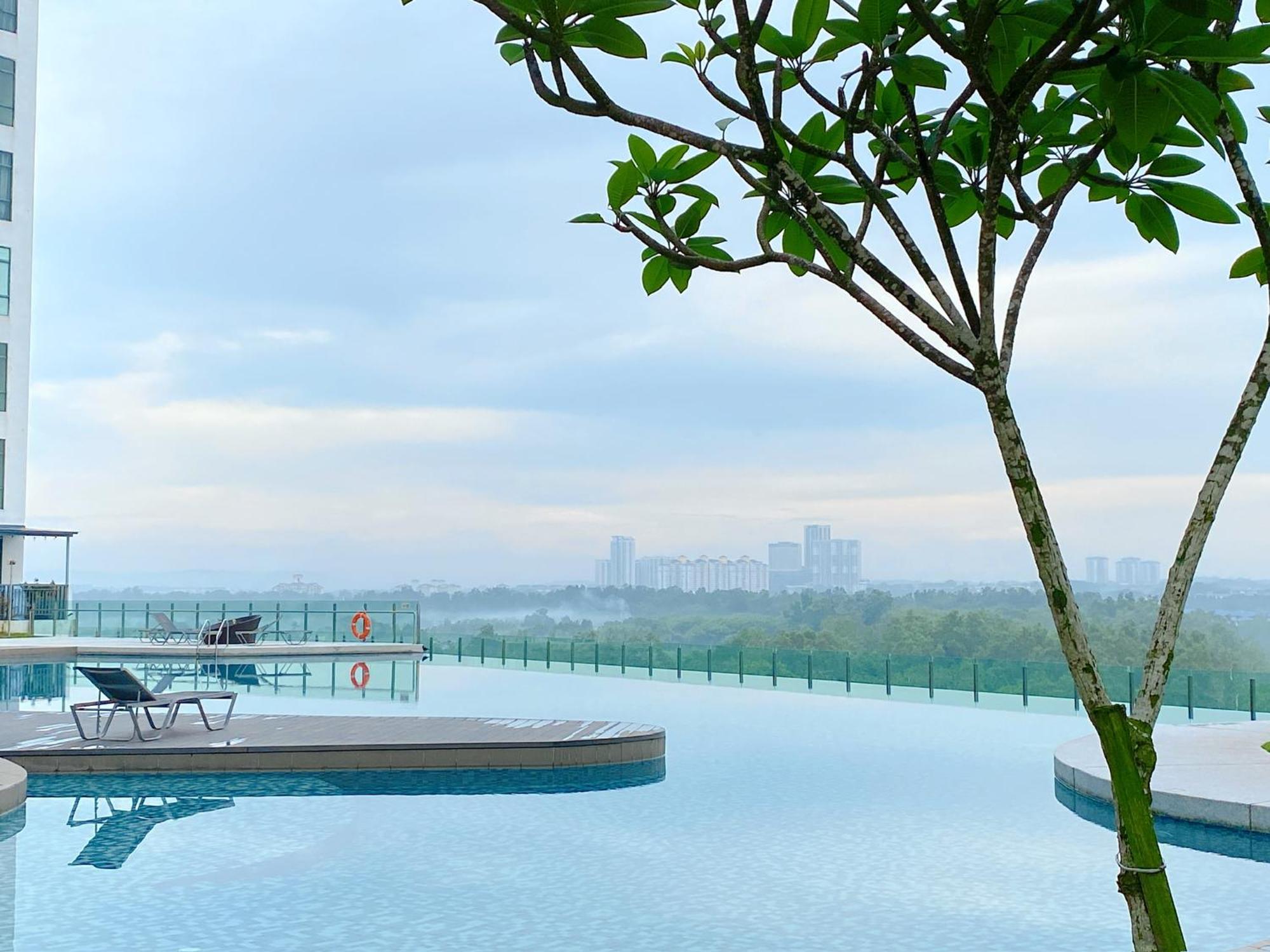 Homenest Jb City Poolview Suite By Cozy Home Джохор Бахру Екстериор снимка